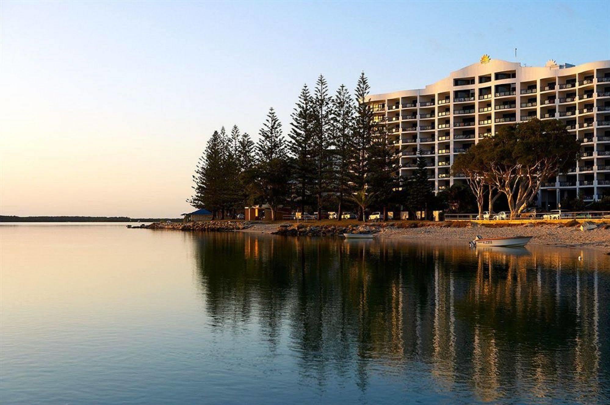 Ramada Resort By Wyndham Golden Beach Caloundra Exteriör bild